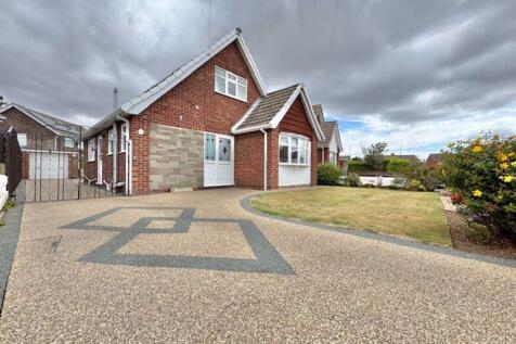 Front garden and driveway view 2