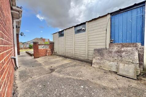 Garden services area and bin store
