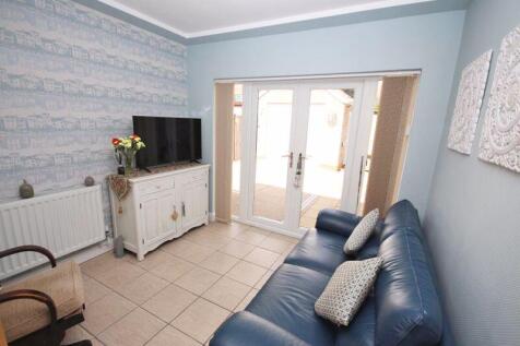 Bed 3 or sitting room