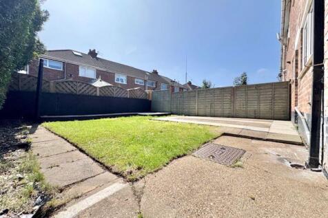 Rear garden view 3