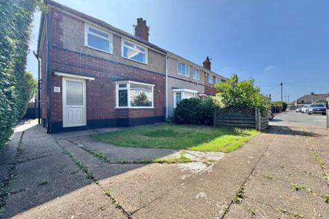 Front garden and driveway 