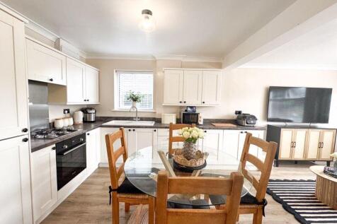 Kitchen-diner view 3