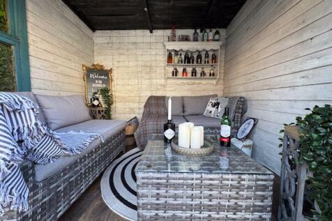 Summer house internal view 2