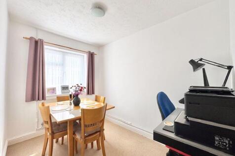 Bedroom 3 / Dining room