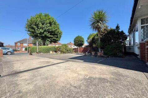Front garden view 2