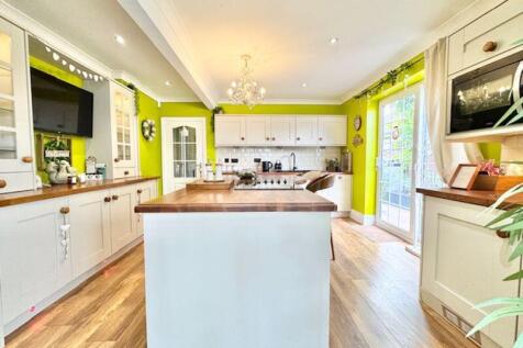 Kitchen breakfast room view 2