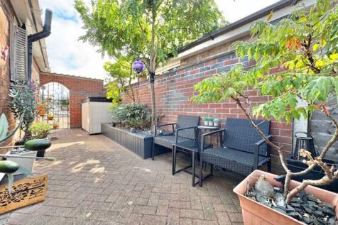 Side garden view 2