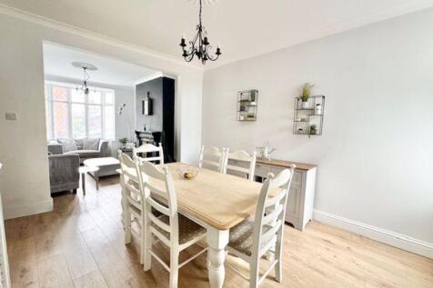 Dining room to lounge