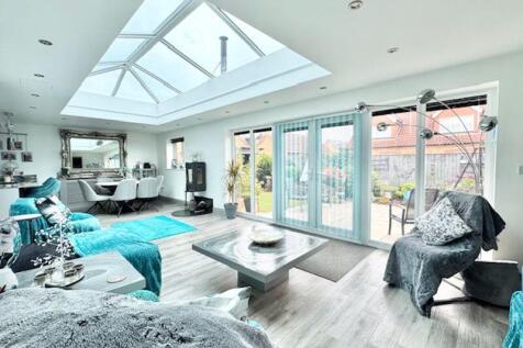 Living room to dining