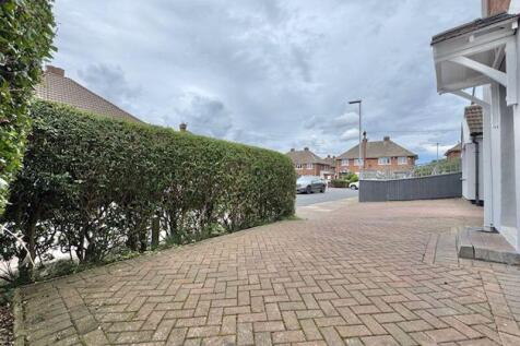 Front and driveway view 2