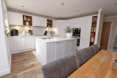 Kitchen dining room