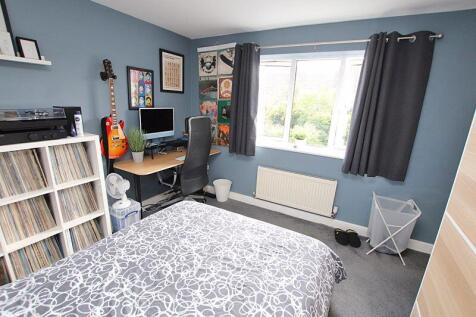 Bed 2 photo 2