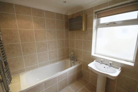 Bathroom (second angle)