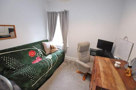 Bed 3 or dressing area