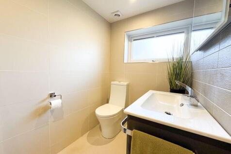 En-suite to bed 2 vie 2 