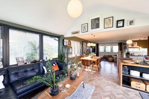Sun room to dining 