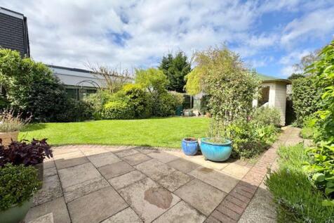 Patio to rear garden