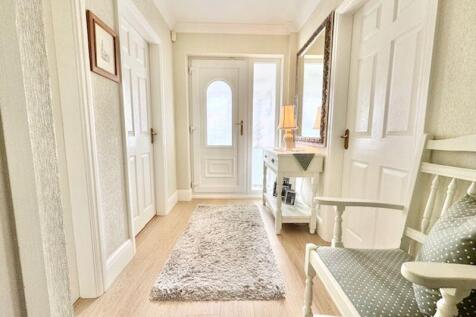 Entrance hall view 2