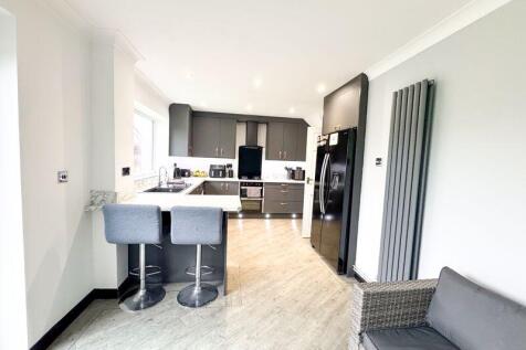 Kitchen-diner view 3