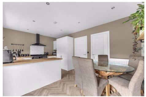 Kitchen-diner view 3