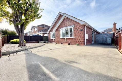 Front garden and driveway