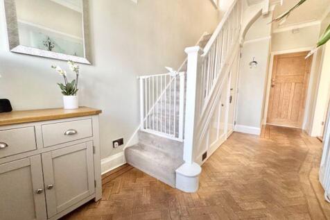 Entrance hall view 2