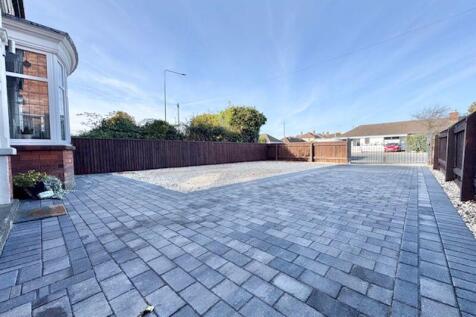 Front driveway and parking