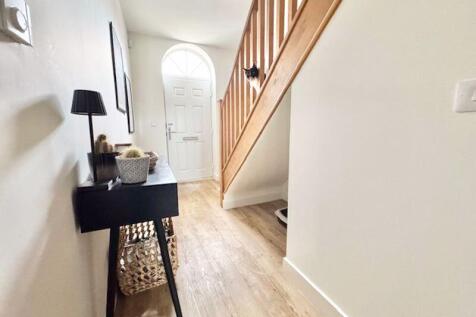 Entrance hall view 2