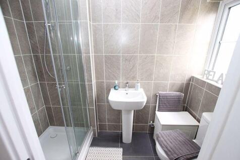 Ensuite to Bed 1