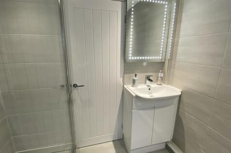 Fully tiled shower room