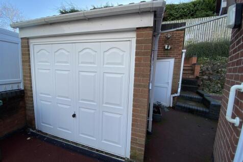 Detached garage
