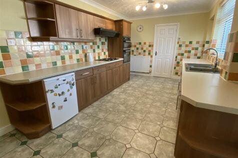 Spacious Breakfast Kitchen