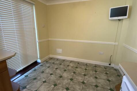 Dining area - Kitchen