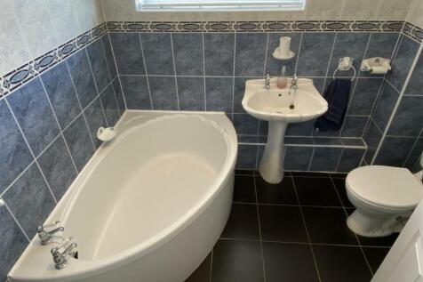 4 piece bathroom incl bath