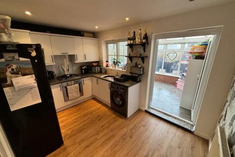 Kitchen 2.jpg