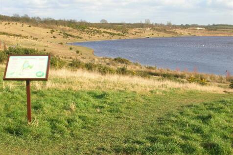 Lake close by for great family walks.