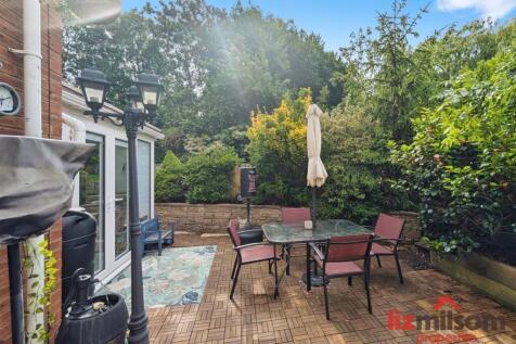 43a926f2-garden 20seating 20area.jpg
