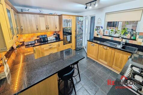 07374022-kitchen.jpg
