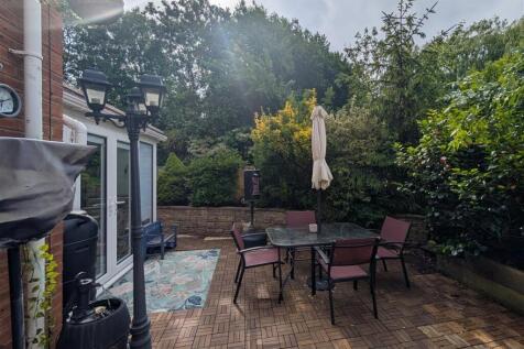 garden seating area.jpg