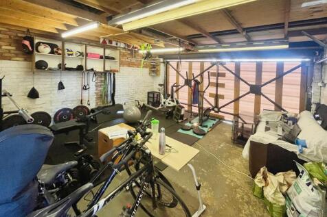 GARAGE/ HOME GYM