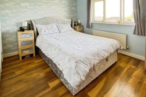 Main double bedroom