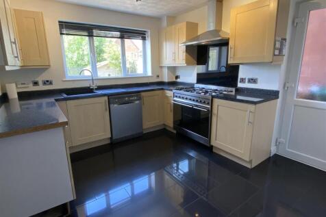 Fitted Kitchen incl range