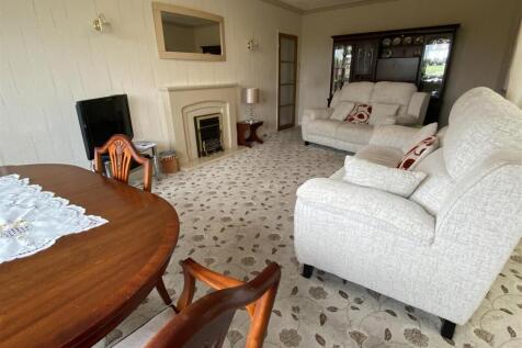 Spacious Lounge/Diner