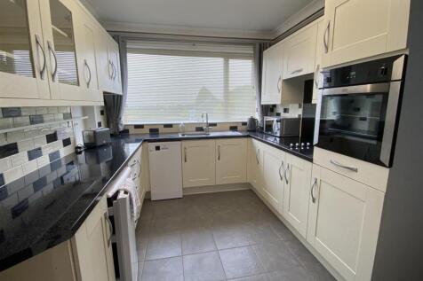 Fitted Kitchen with appliances