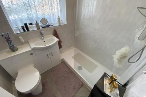Refurbished modern Shower room