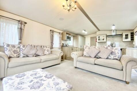 Living Area 3.jpg