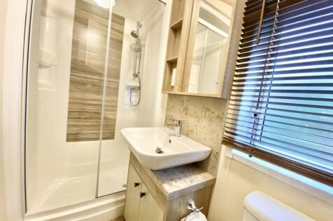 Shower Room.jpg