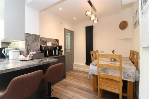 Kitchen / Dining Roo