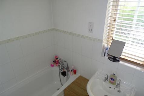 1st Floor Bathroom A