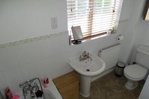 1st Floor Bathroom B